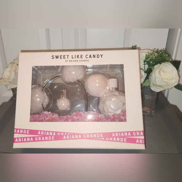 Sweet Like Candy by Ariana Grande EDP Gift Set with Pom Pom Headband; Never Used - Picture 10 of 16
